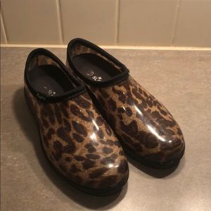 Leopard sloggers